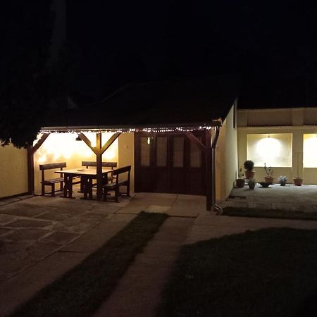 Apartman Ady 6 Senta Exteriér fotografie